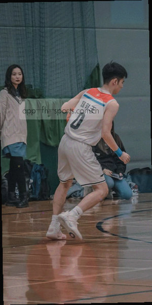 FH体育V4面板主界面，深色主题，绿色高亮比分